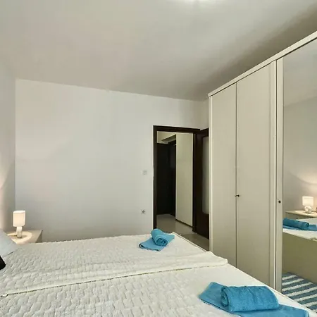 The Big Smile Apartment *