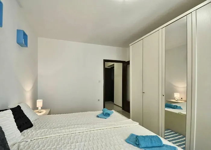 The Big Smile Apartman *